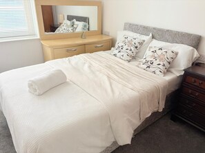 Unclassified image, 3 of 17, button - well furnished flat at city center (Kingston upon Hull)