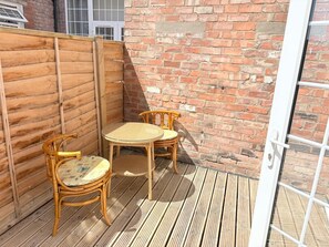 Unclassified image, 2 of 17, button - well furnished flat at city center (Kingston upon Hull)