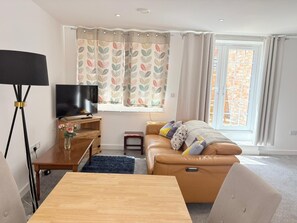 Unclassified image, 5 of 17, button - well furnished flat at city center (Kingston upon Hull)