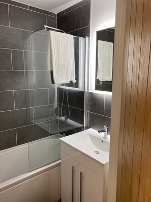 Unclassified image, 4 of 17, button - well furnished flat at city center (Kingston upon Hull)