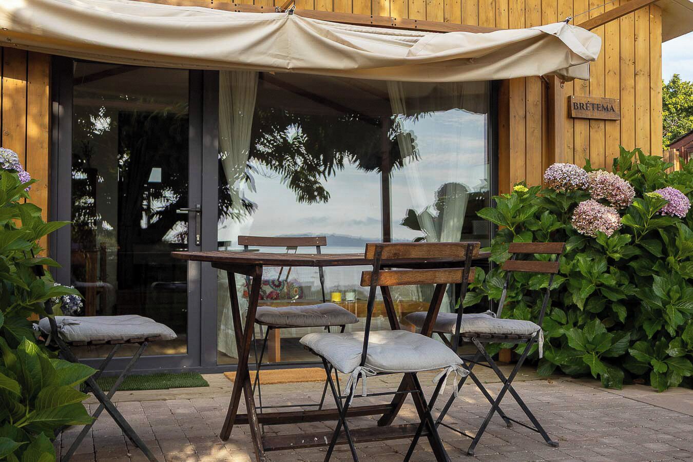 Deluxe Cabin, Beach View | Outdoor dining
