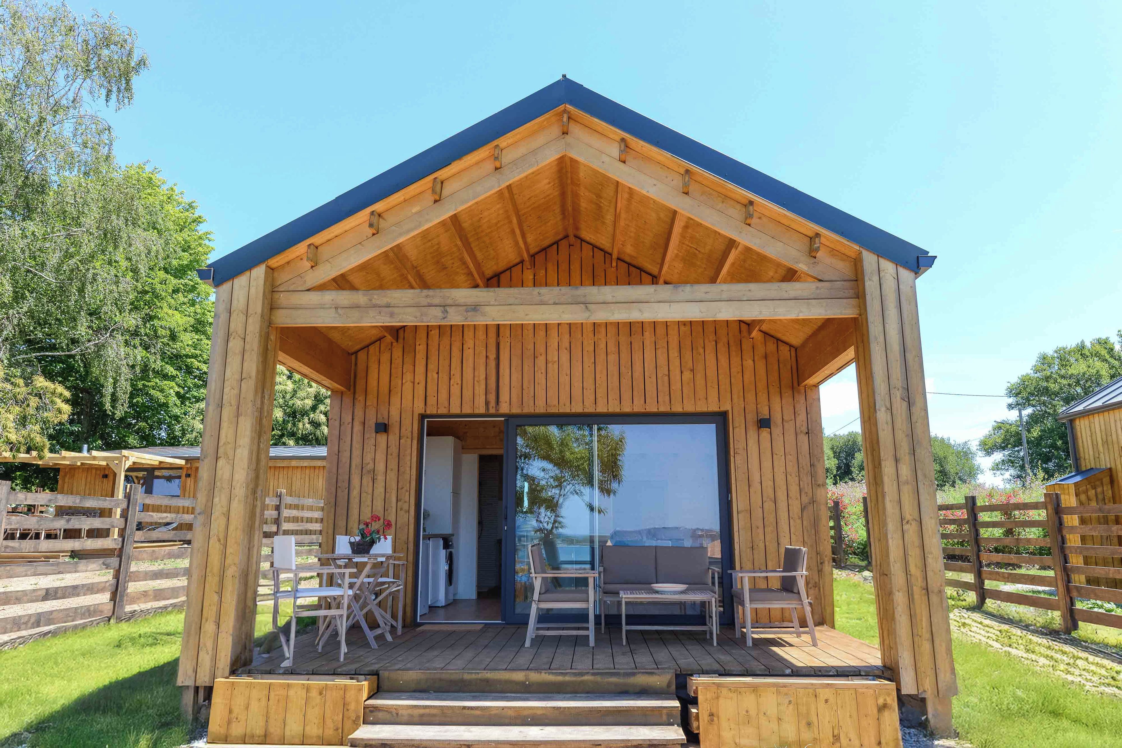 Cabaña Confort, vistas al mar | Cocina privada | Frigorífico grande, microondas, placa de cocina y utensilios de cocina