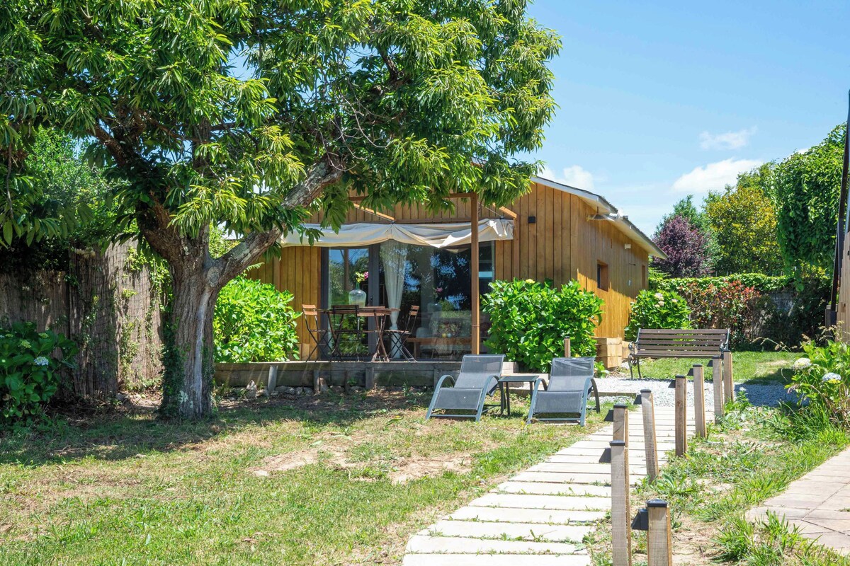 Deluxe Cabin, Beach View | Laptop workspace, blackout curtains, free WiFi