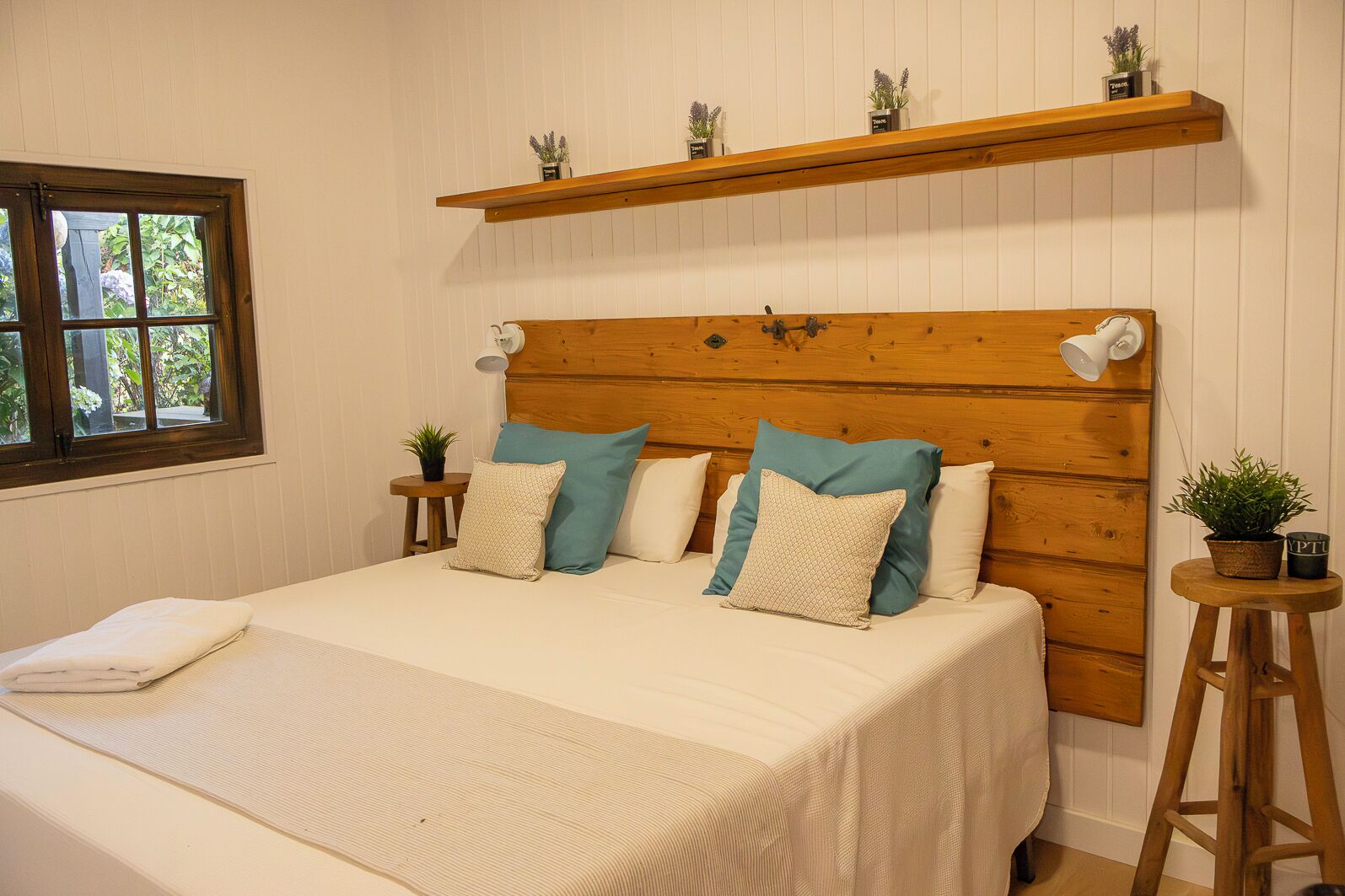 Family Cabin, Sea View | Laptop workspace, blackout drapes, WiFi (free)