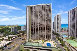 Unclassified image, 3 of 57, button - 17F-Grand Diamond Head View-2 Bedroom Condo-Waikiki w/Parking! (Honolulu)