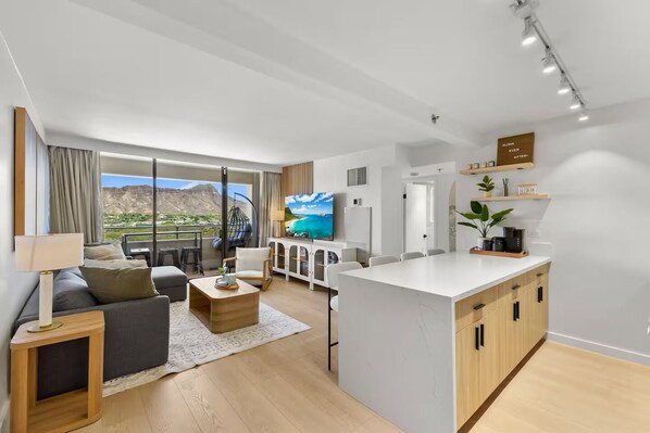 Unclassified image, 1 of 57, button - 17F-Grand Diamond Head View-2 Bedroom Condo-Waikiki w/Parking! (Honolulu)