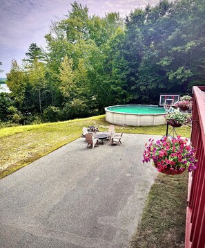Outdoor dining - Lakeshore Villa / Lake Views / Private Pool & Family-Friendly Comfort (Leeds)