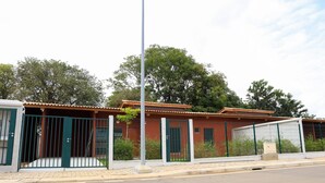 A residential building with a gated entrance, a paved driveway, and a street in front. - Beautiful villa in Porto-Novo Benin (Porto-novo)