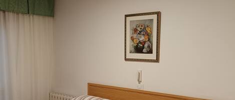 Habitación doble Confort, vista parcial al mar | Wifi gratis