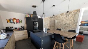 Dining - Le Verger - Grand gîte 18 pers.  6 chambres, jeux & grande terrasse (Bretigney-Notre-Dame)