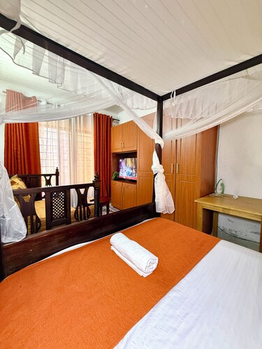 Executive Studio in Kisumu. Complimentary wifi, secure parking & quiet stay
