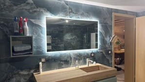 Bathroom - Vrbo Property (Ranspach-le-Haut)