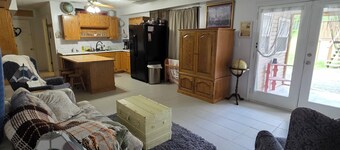 Relax in the tranquil hills of Greenbrier County,WV in our charming 1 br rental