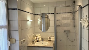 Bathroom - Vrbo Property (Bayreuth)