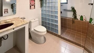 Family House, 5 Bedrooms, Patio, City View | Bathroom | Shower, free toiletries, hair dryer, towels