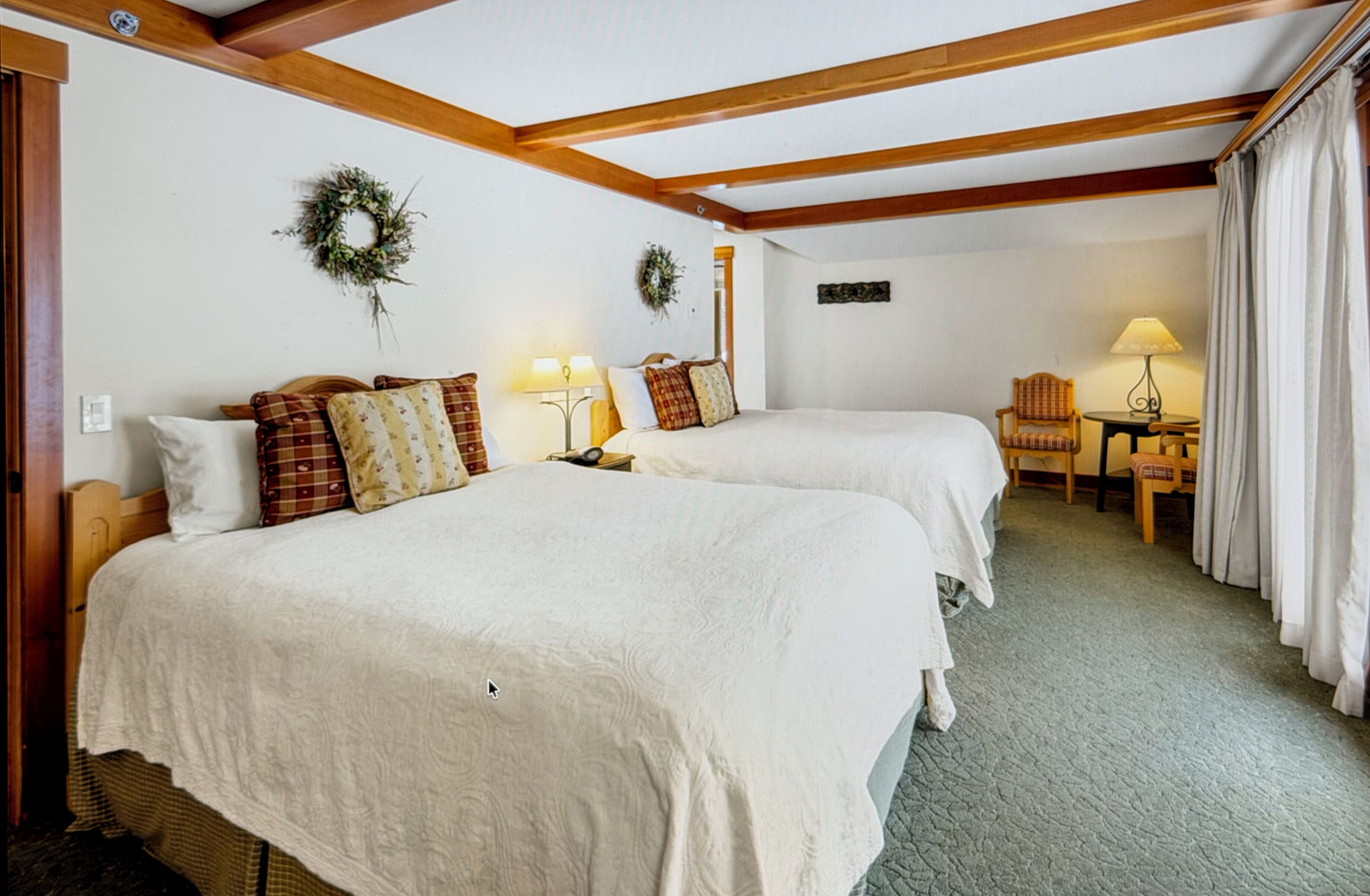 3 bedrooms, iron/ironing board, WiFi (free), bed sheets