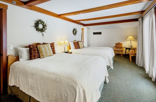 Trapp Family Lodge Luxury 3-bedroom Villa in charming Stowe VT