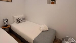 Room - Vrbo Property (Lisboa)