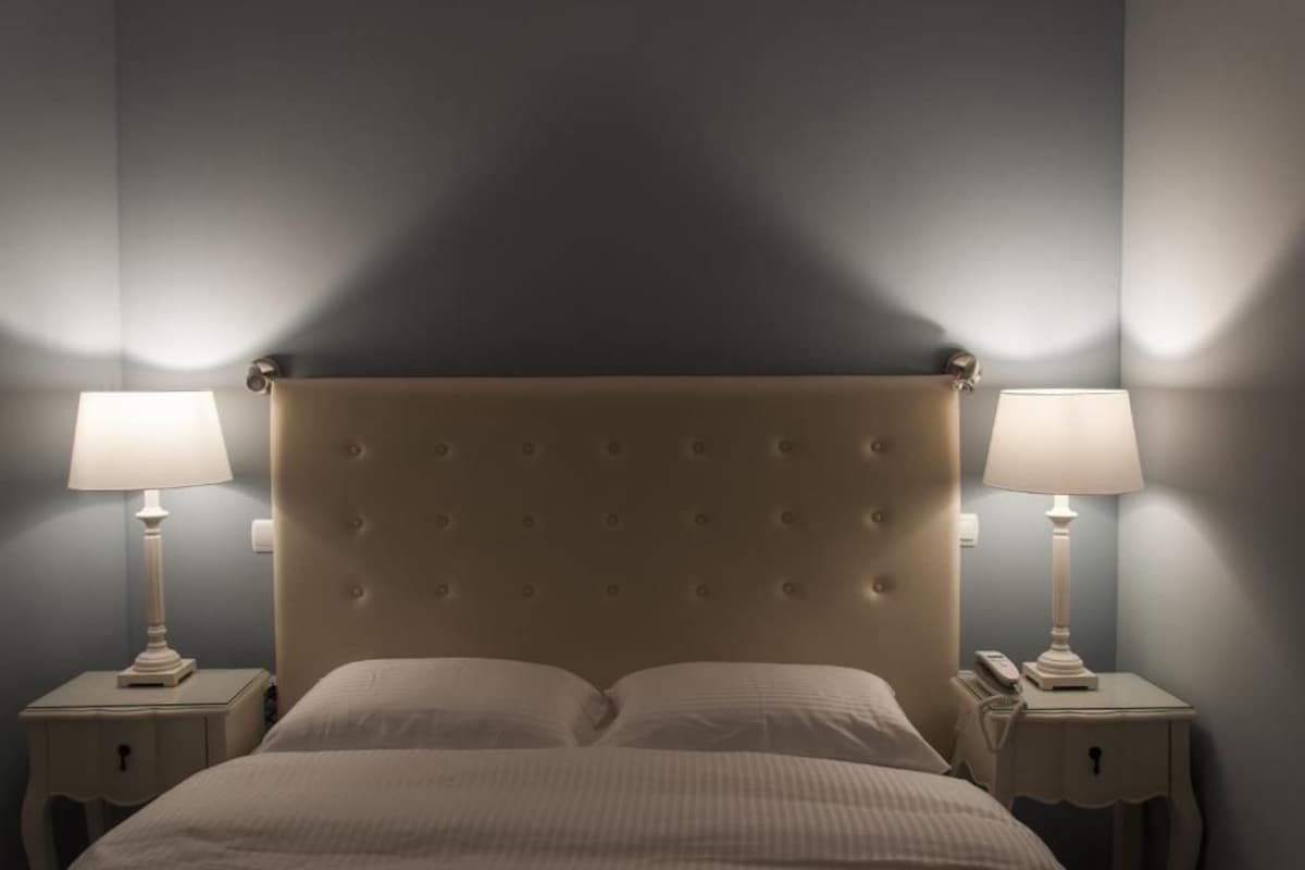 Suíte, sacada, vista para a cidade | Roupas de cama premium, cofres nos quartos, escrivaninha