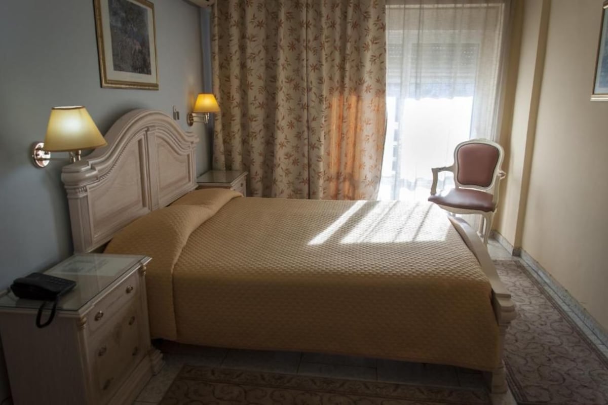 Quarto casal ou duplo, sacada, vista para a cidade | Roupas de cama premium, cofres nos quartos, escrivaninha