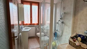 Unclassified image, 4 of 8, button - Vrbo Property (San Bartolomeo al Mare)