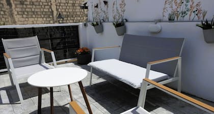 Country House Amid Pine Forests, 45 Minutes from Madrid; Sleeps 5; Terrace, Parking, and Free Wi-Fi