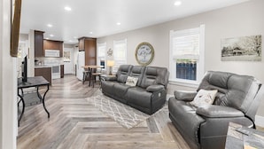 Living area - 3-bedroom house in the heart of downtown Casper (Casper)