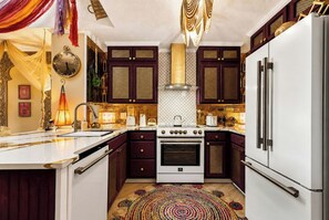 Private kitchen - Exotic Elegance Meets Family Fun 3BR-TLG312 (North Myrtle Beach)