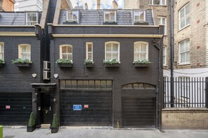 Exterior - Luxury 2 Bed Mayfair Penthouse with Terrace & AC (London)