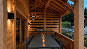 Outdoor dining - SIGA Grand BO Chalet, Sleeps 14–16 — Newly Built and Fully Equipped (Le Grand-Bornand)
