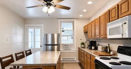 Downtown Neenah Charm Cozy 2BR Upper