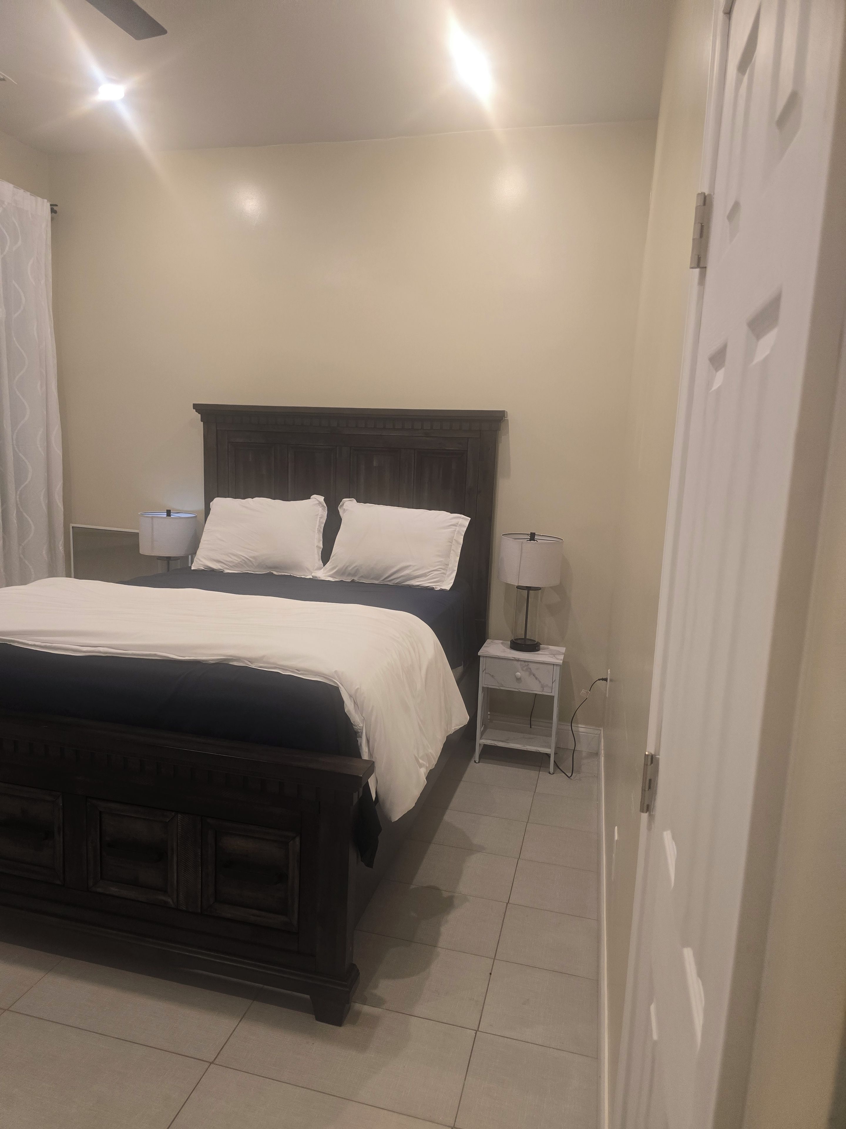 Iron/ironing board, WiFi, bed sheets