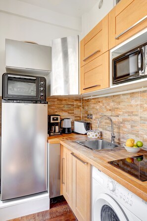 City Studio, 1 Double Bed with Sofa bed, Non Smoking | Private kitchen | High chair - Stay Near Notre-Dame & Place des Vosges (Paris)