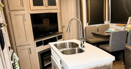 Hooked at The Landing Waterfront RV • Boat Ramp Access • Sleeps 6