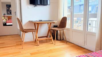 1 bedroom, iron/ironing board, WiFi (free), bed sheets