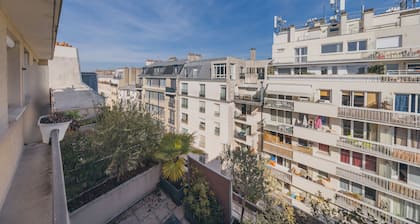 top floor studio between Oberkampf and Canal Saint Martin