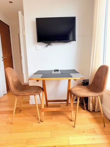 top floor studio between Oberkampf and Canal Saint Martin