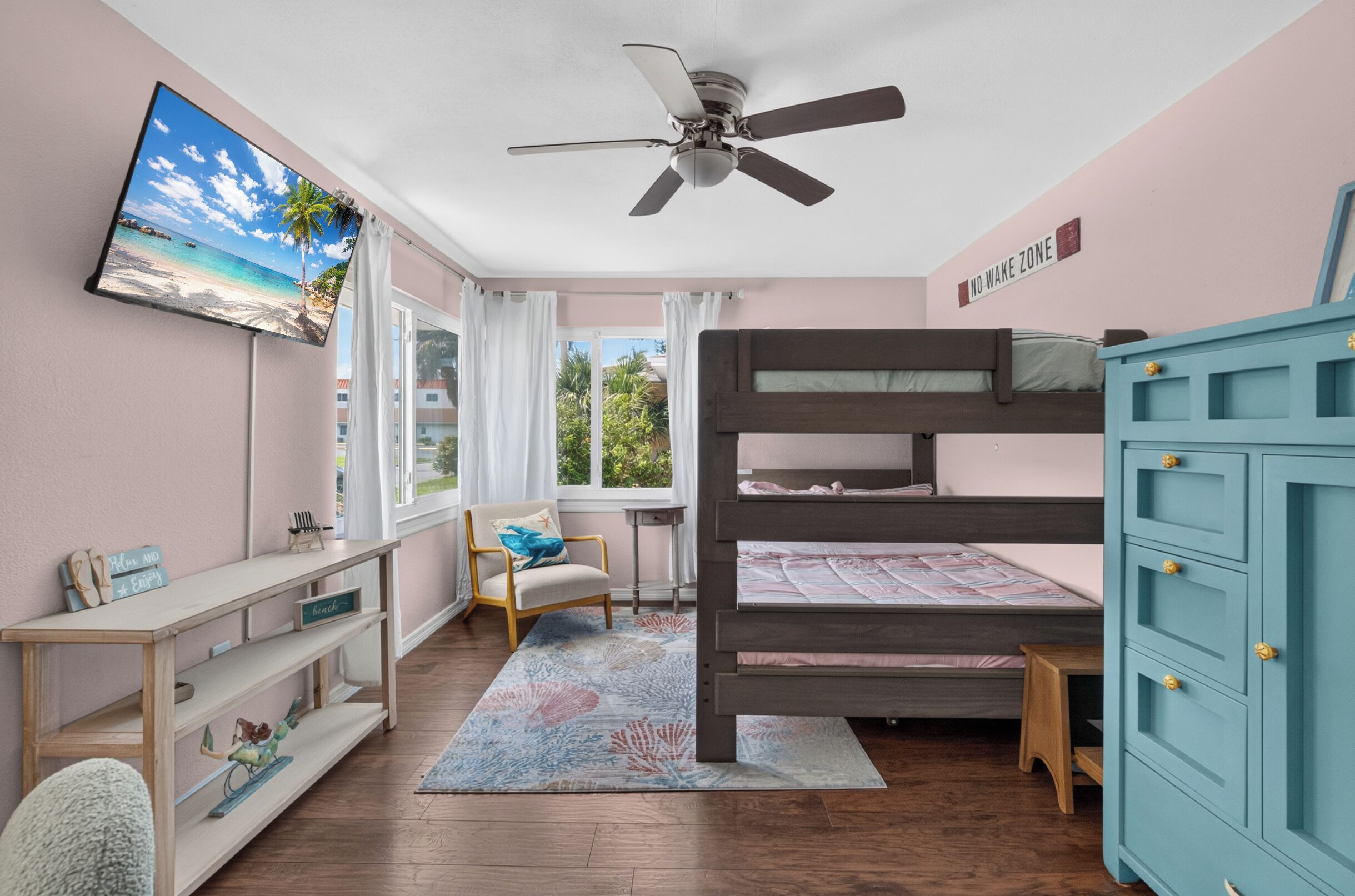 3 bedrooms, iron/ironing board, WiFi, bed sheets