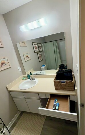 Bathroom -  2Bed/2Bath Coastal Cove condo, Large pool! Minutes from Gulf Shores sandy coast (Gulf Shores)