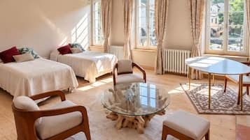 Chambre Double Deluxe, vue ville | Bureau, espace de travail pour ordinateur portable, rideaux occultants