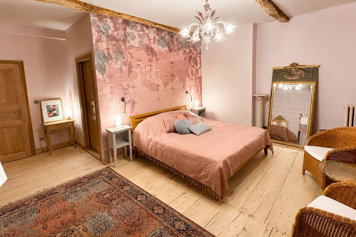 Chambre Double Luxe, vue jardin | Bureau, espace de travail pour ordinateur portable, rideaux occultants