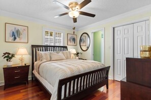 Room - The Gatsby House - Ocean View - Steps to Beach - 8BR 6BA (Murrells Inlet)