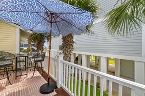 Outdoor dining - The Gatsby House - Ocean View - Steps to Beach - 8BR 6BA (Murrells Inlet)