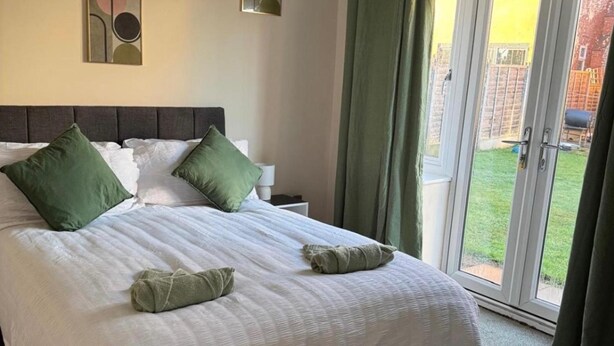 1 bedroom, iron/ironing board, free WiFi, bed sheets - Apartment Sleeps 4 - Free Parking & Wifi (Ripon)
