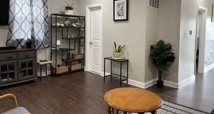 4-bedroom house in tranquil Baltimore Highlands with AC