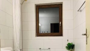 Bathroom - PANORAMIC LAUTERBRUNNEN APARTMENT WITH STAUBBACHFALL VIEWS (Lauterbrunnen)