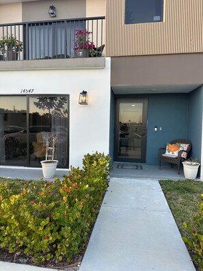 Unclassified image, 5 of 15, button - Elegant and cozy apartment on Hoestead (Homestead)