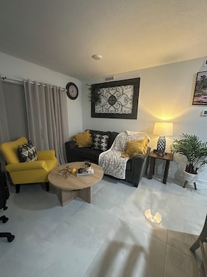 Unclassified image, 4 of 15, button - Elegant and cozy apartment on Hoestead (Homestead)