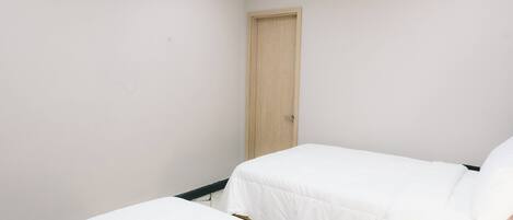 3 habitaciones, tabla de planchar con plancha y wifi gratis