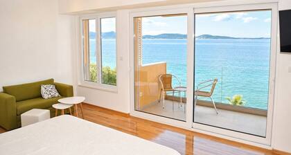 Unique villa right on the beach with its own dock. Completely renovated, Zadar